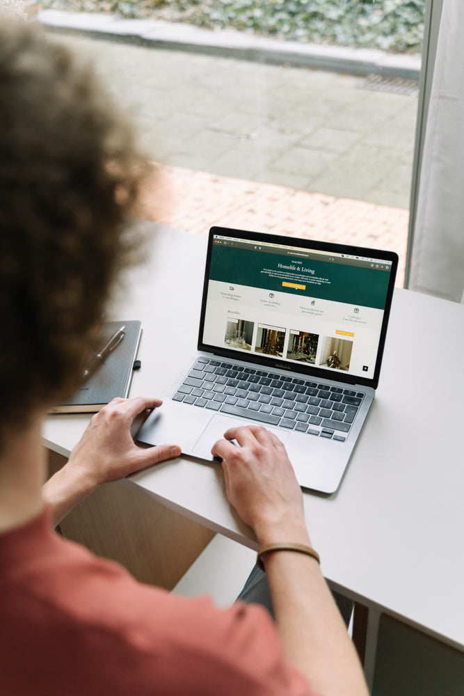 De WBshopmaker werkend aan een webshop